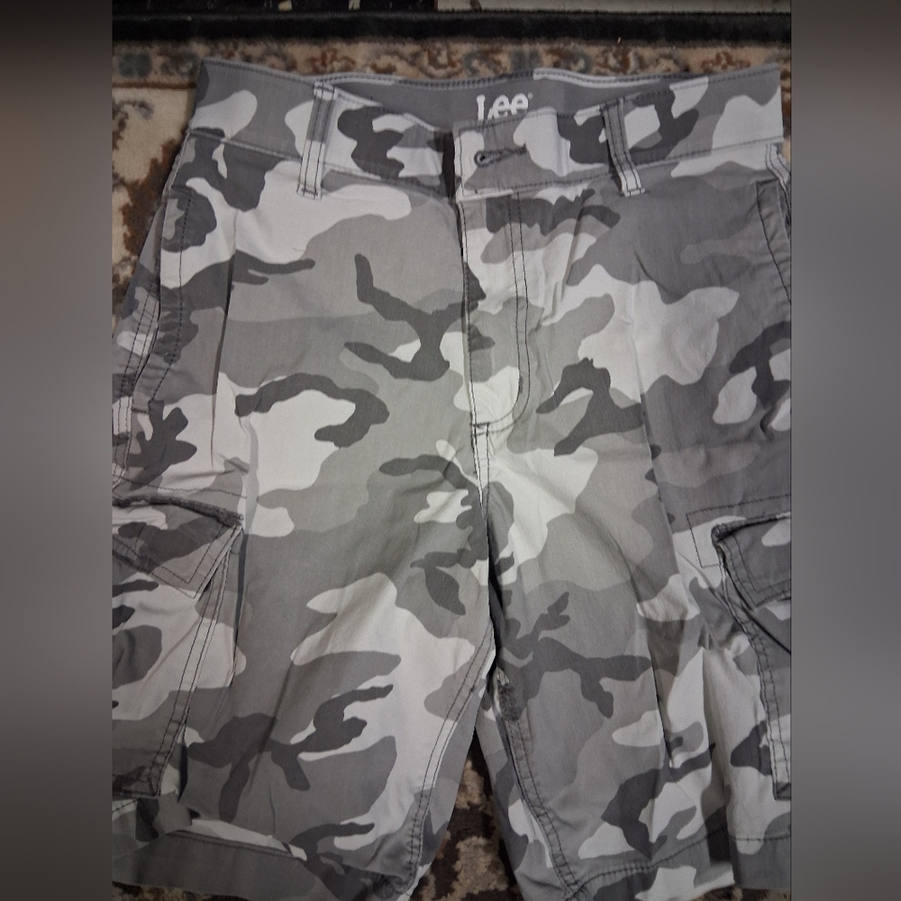 Lee Men's Cargo Shorts in Gray Camouflage